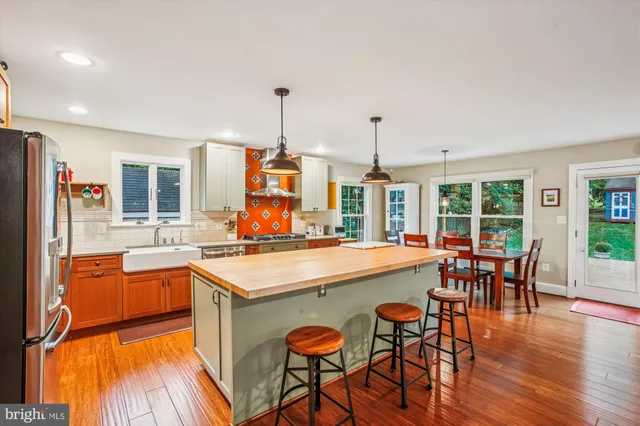 $1,399,000 | 911 Hillwood Avenue, Falls Church, VA 22042