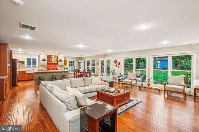 $1,399,000 | 911 Hillwood Avenue, Falls Church, VA 22042