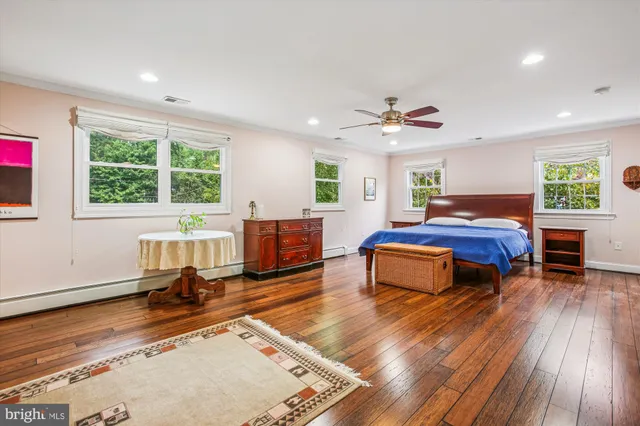 $1,399,000 | 911 Hillwood Avenue, Falls Church, VA 22042