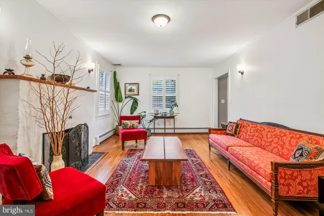 $1,399,000 | 911 Hillwood Avenue, Falls Church, VA 22042