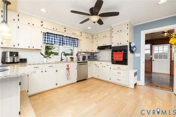 $399,900 | 836 Dobbins Bridge Road, Blackstone, VA 23824