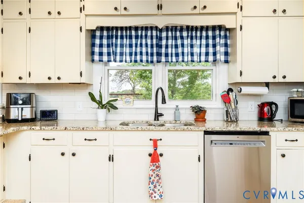 $399,900 | 836 Dobbins Bridge Road, Blackstone, VA 23824
