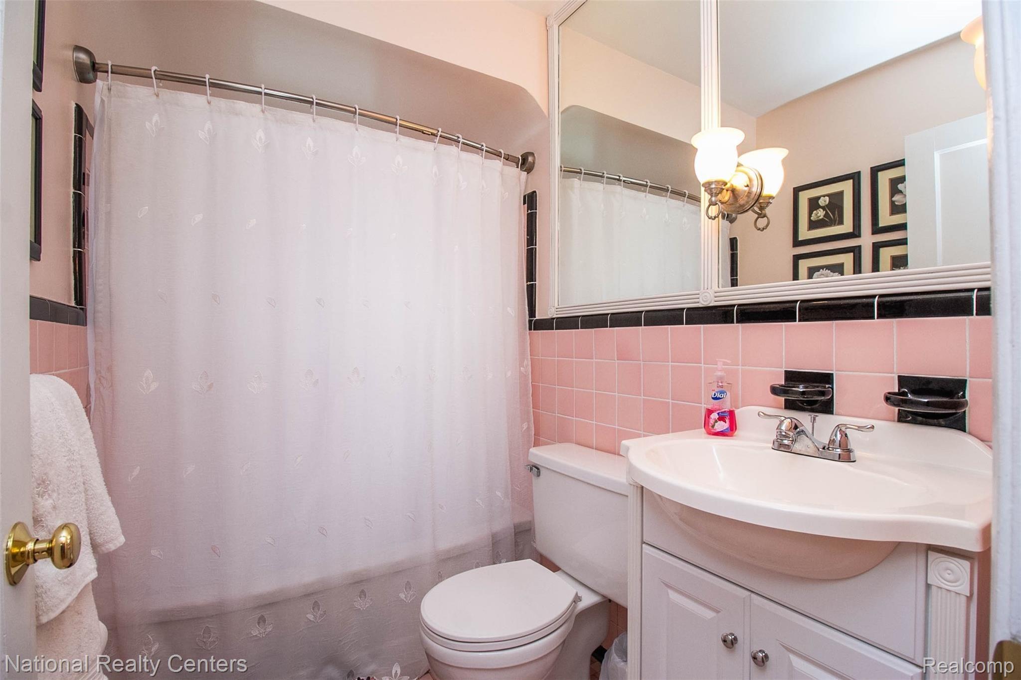 1610 Eaton Road Berkley, MI 48072 - Photo 16 of 34 21.jpg