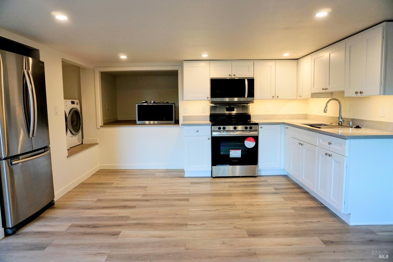 604 Los Olivos Road, Unit B Santa Rosa, CA 95404 - Photo 3 of 10