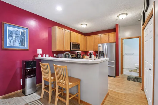 $300,000 | 1948 Shamrock Place, Chaska, MN 55318