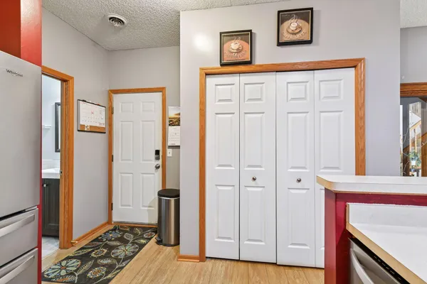 $300,000 | 1948 Shamrock Place, Chaska, MN 55318