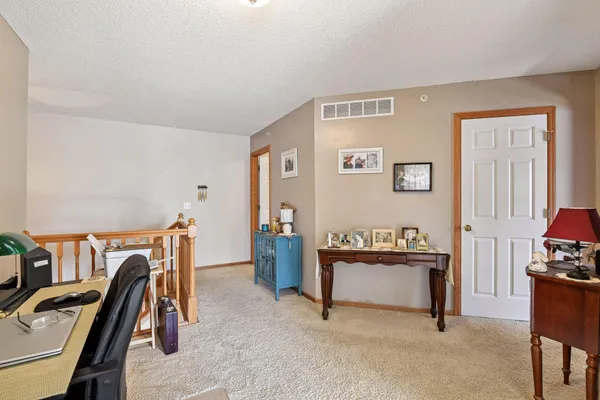 $300,000 | 1948 Shamrock Place, Chaska, MN 55318