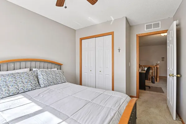 $300,000 | 1948 Shamrock Place, Chaska, MN 55318