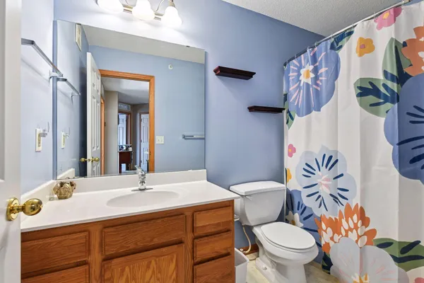 $300,000 | 1948 Shamrock Place, Chaska, MN 55318