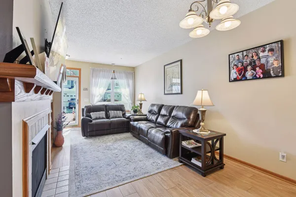 $300,000 | 1948 Shamrock Place, Chaska, MN 55318