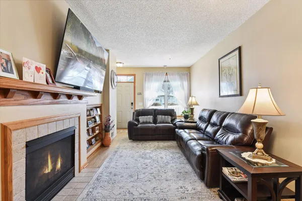 $300,000 | 1948 Shamrock Place, Chaska, MN 55318