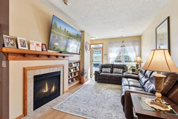 $300,000 | 1948 Shamrock Place, Chaska, MN 55318