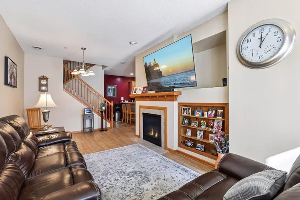 $300,000 | 1948 Shamrock Place, Chaska, MN 55318