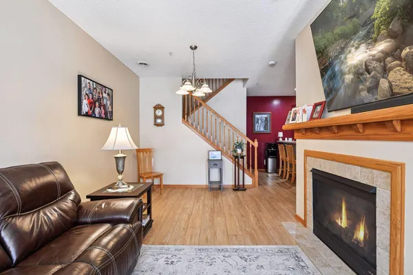 $300,000 | 1948 Shamrock Place, Chaska, MN 55318