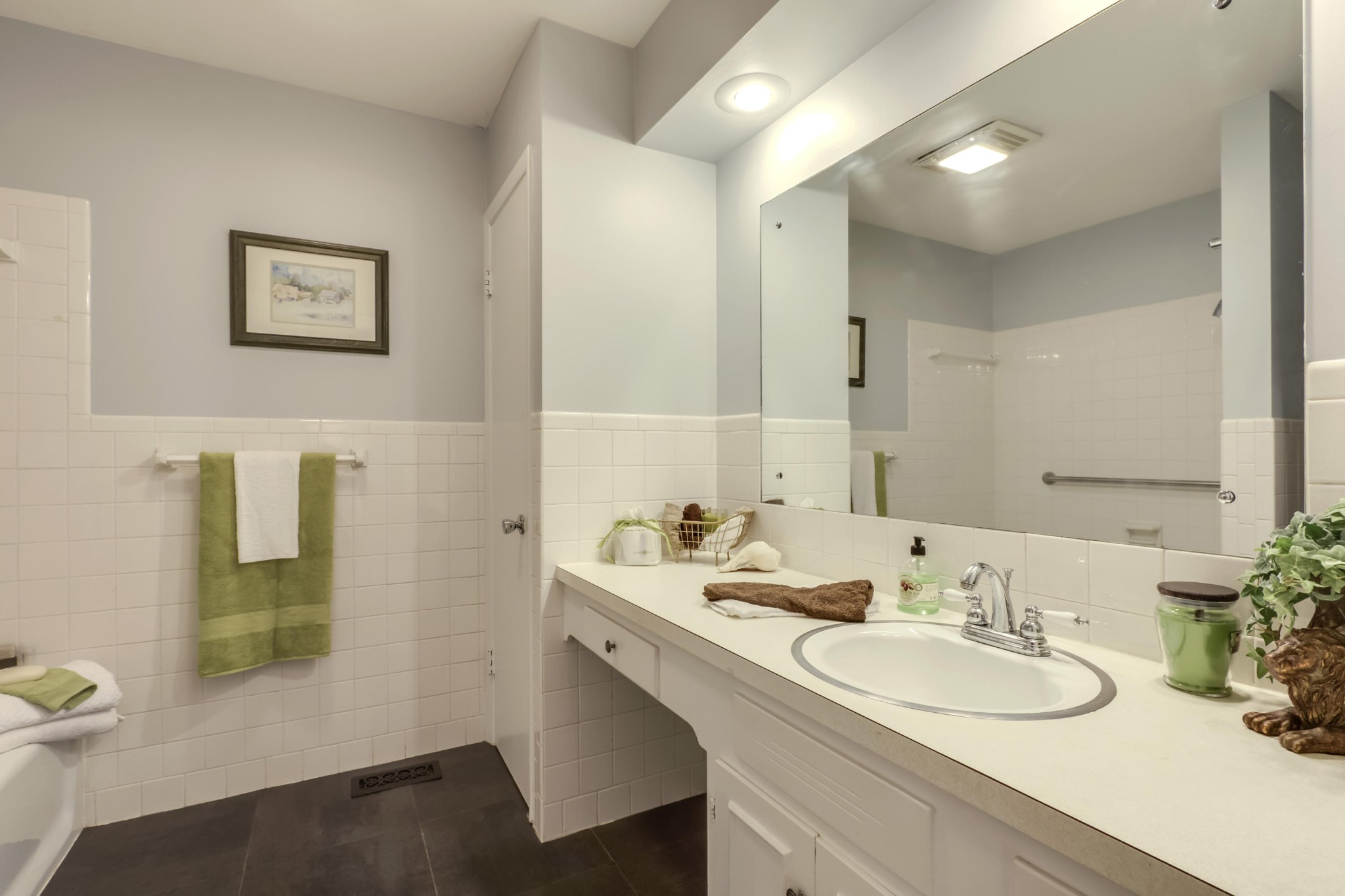7604 Ogg Road Knoxville, TN 37938 - Photo 33 of 39 a bathroom with a sink and a mirror