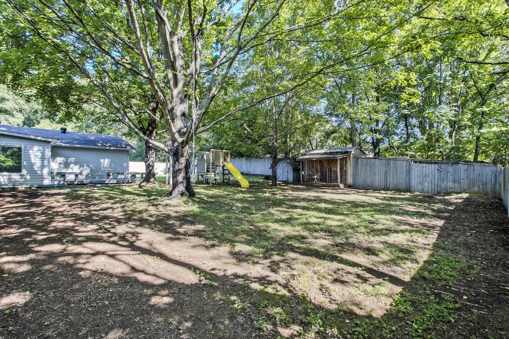 7604 Ogg Road Knoxville, TN 37938 - Photo 37 of 39 a backyard of a house with table and chairs
