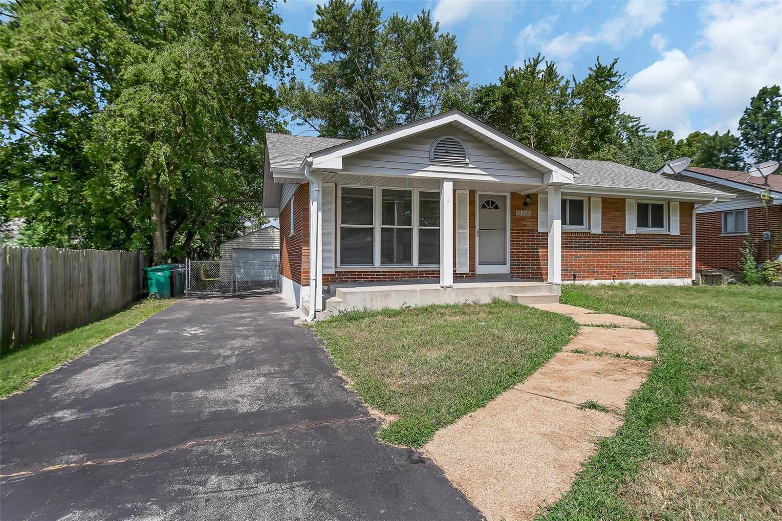 11801 Larimore Road St. Louis, MO 63138 - Photo 2 of 18