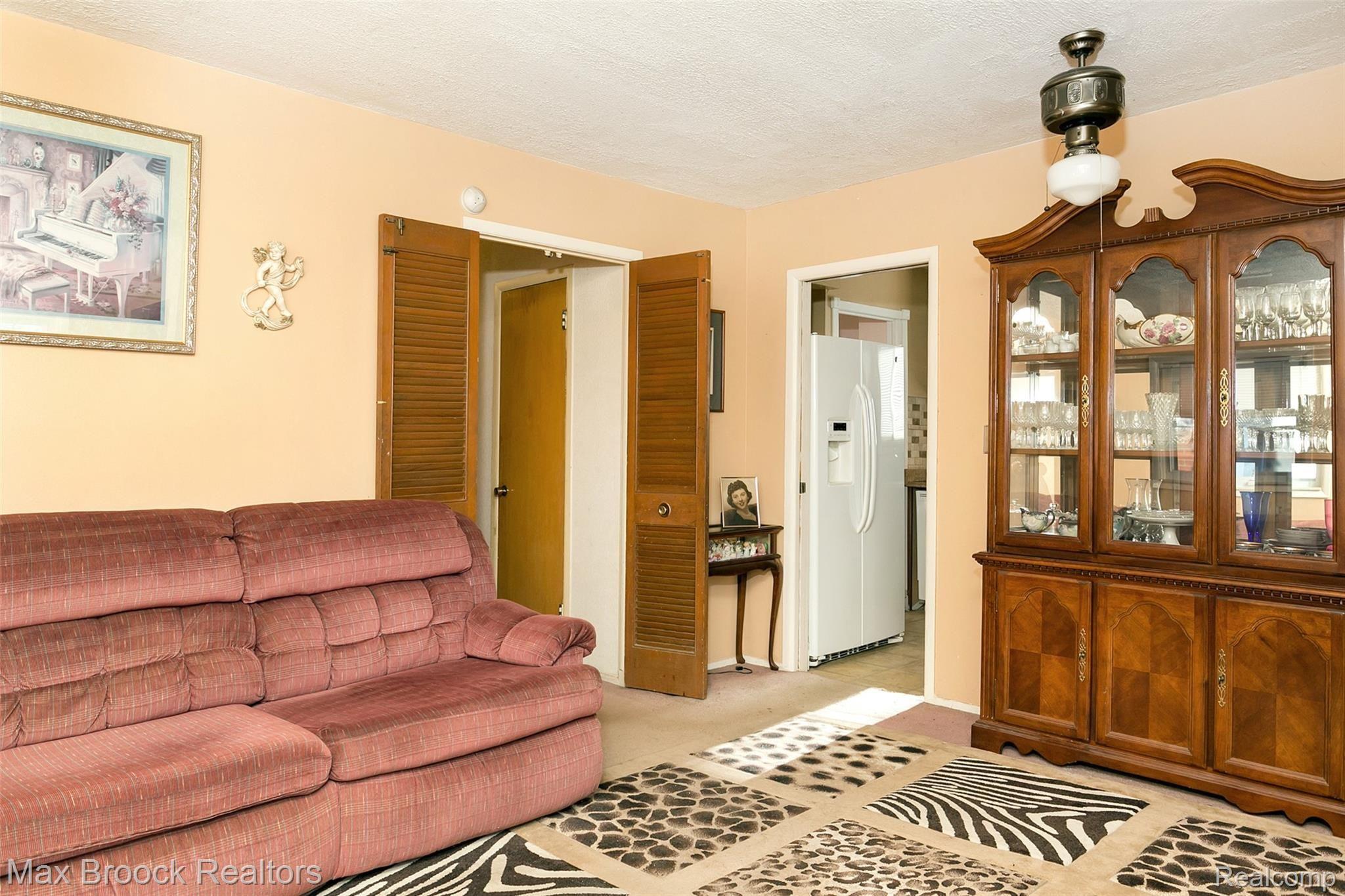 19152 Rensellor Street Livonia, MI 48152 - Photo 4 of 25 Rensellor-3.jpg