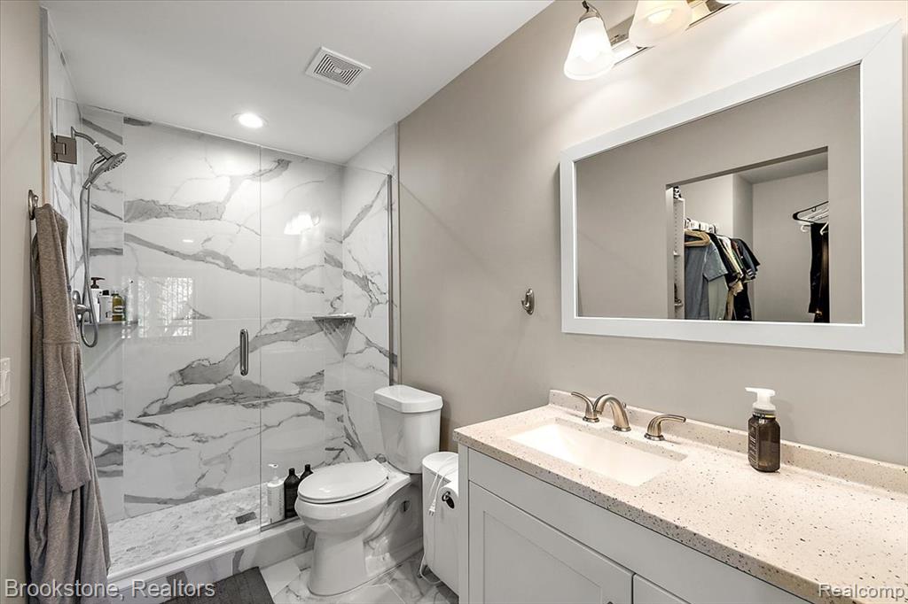 525 Oxford Court Rochester Hills, MI 48307 - Photo 33 of 49