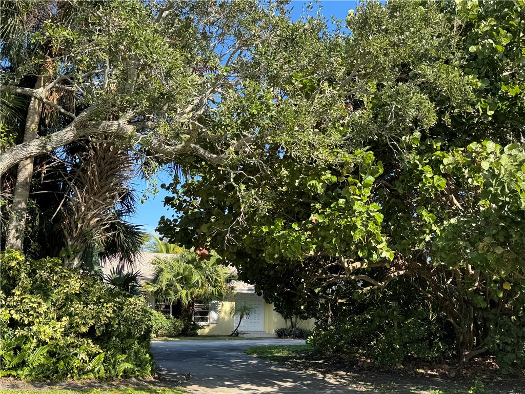1946 Surfside Terrace Vero Beach, FL 32963 - Photo 2 of 36
