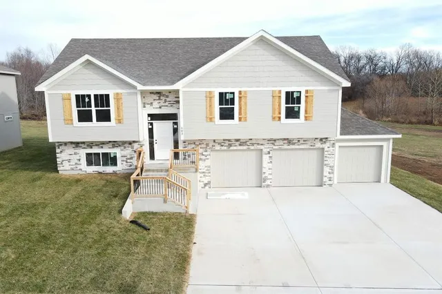 $459,900 | 103 Johnson Circle, Dearborn, MO 64439