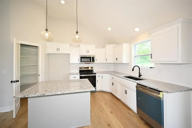 $459,900 | 103 Johnson Circle, Dearborn, MO 64439