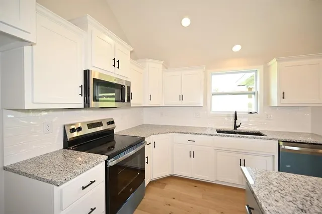 $459,900 | 103 Johnson Circle, Dearborn, MO 64439