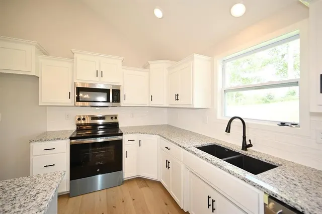 $459,900 | 103 Johnson Circle, Dearborn, MO 64439