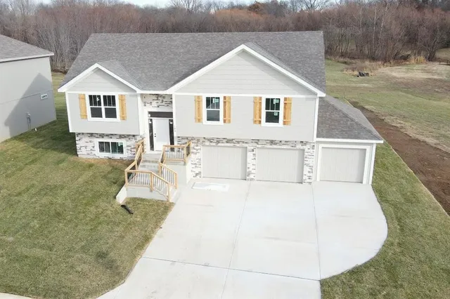 $459,900 | 103 Johnson Circle, Dearborn, MO 64439