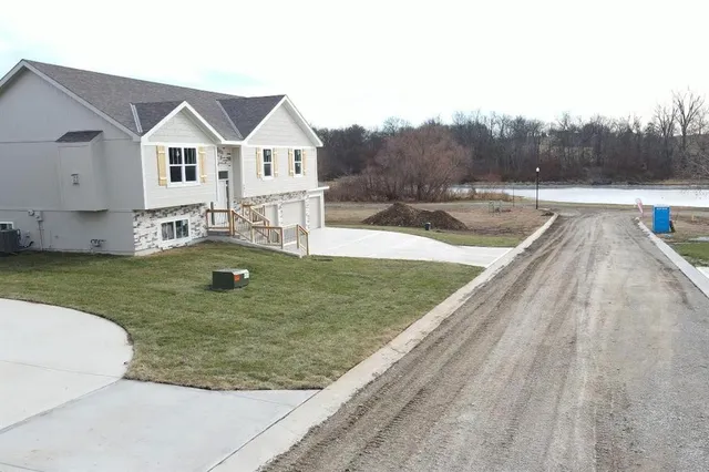 $459,900 | 103 Johnson Circle, Dearborn, MO 64439