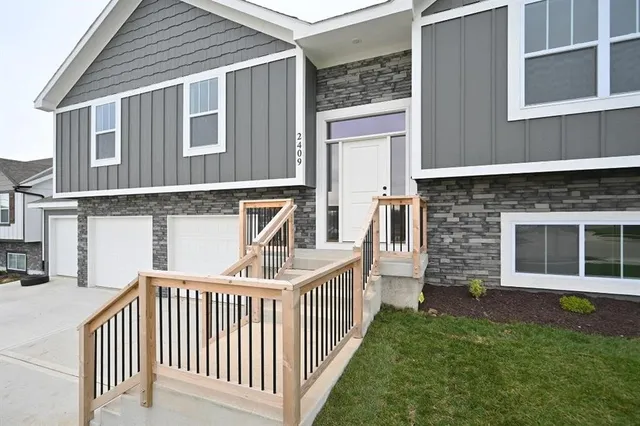 $459,900 | 103 Johnson Circle, Dearborn, MO 64439