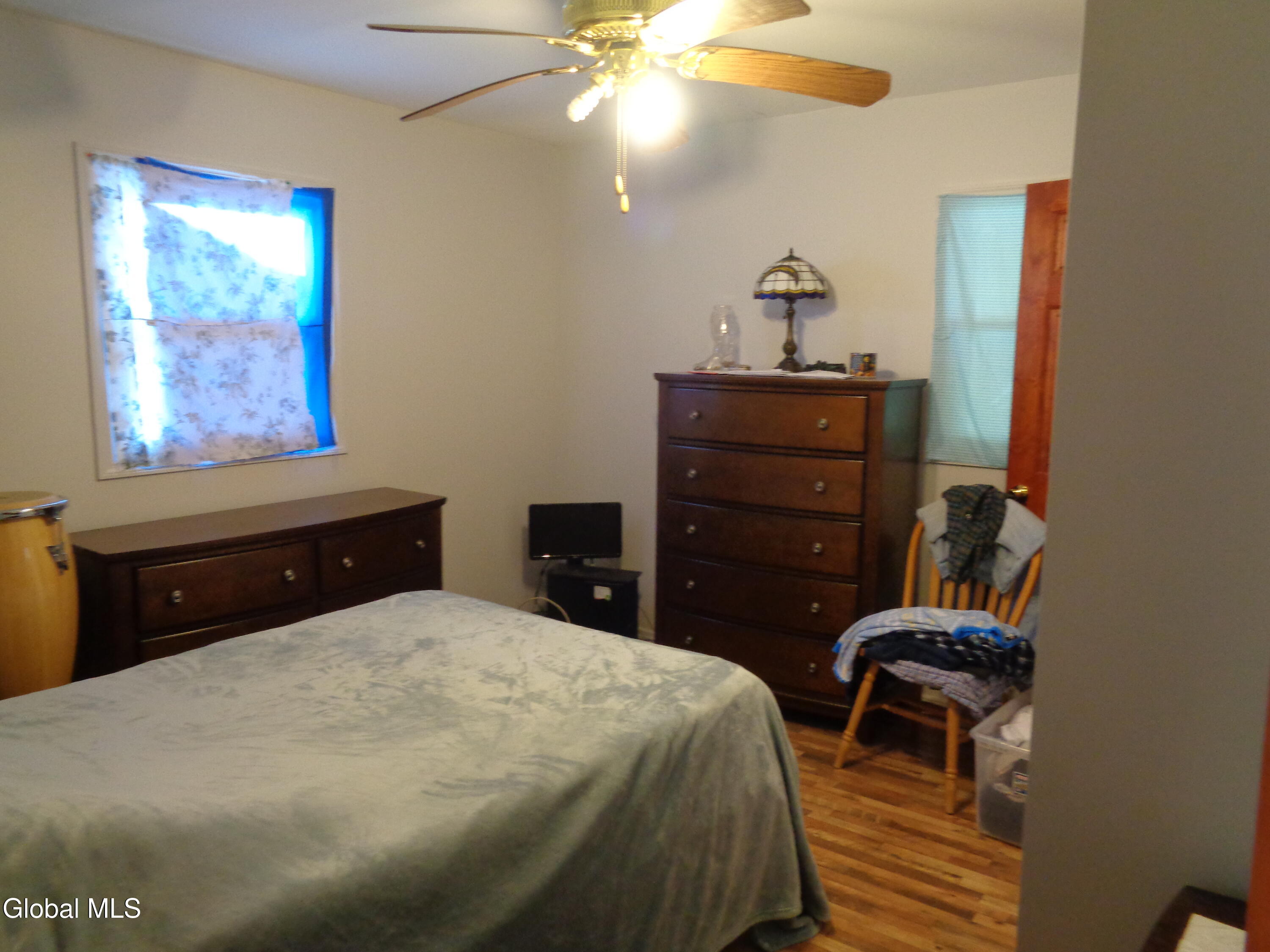 476 Bradford Road Schenectady, NY 12304 - Photo 4 of 11 DSC02870