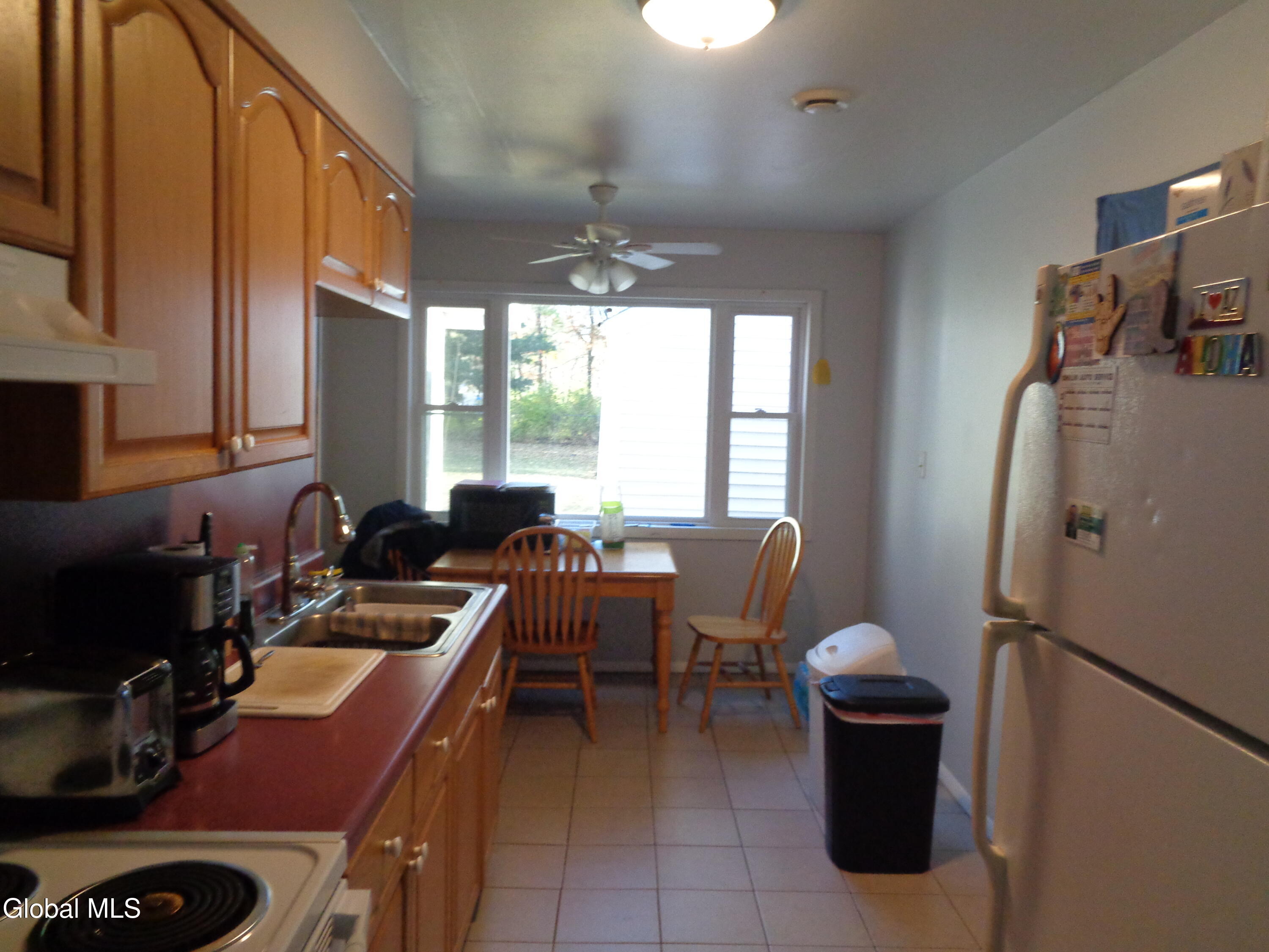 476 Bradford Road Schenectady, NY 12304 - Photo 6 of 11 DSC02872