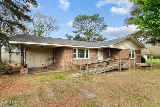 $194,000 | 2042 Pinetops-Crisp Road, Pinetops, NC 27864