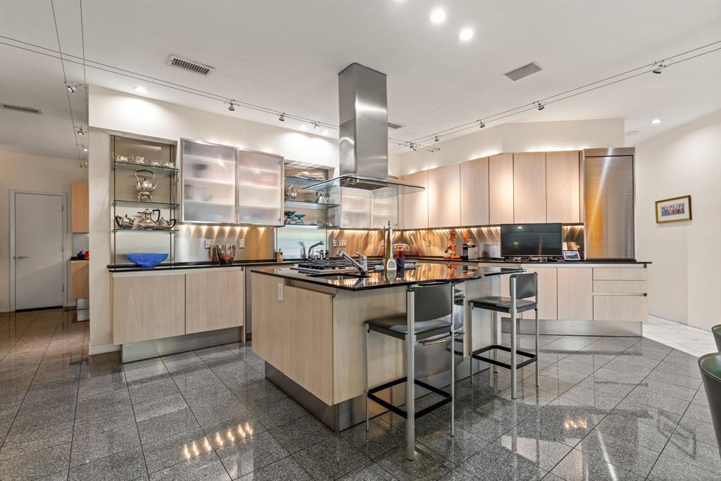 6018 Rose Grove Court Dallas, TX 75248 - Photo 11 of 40