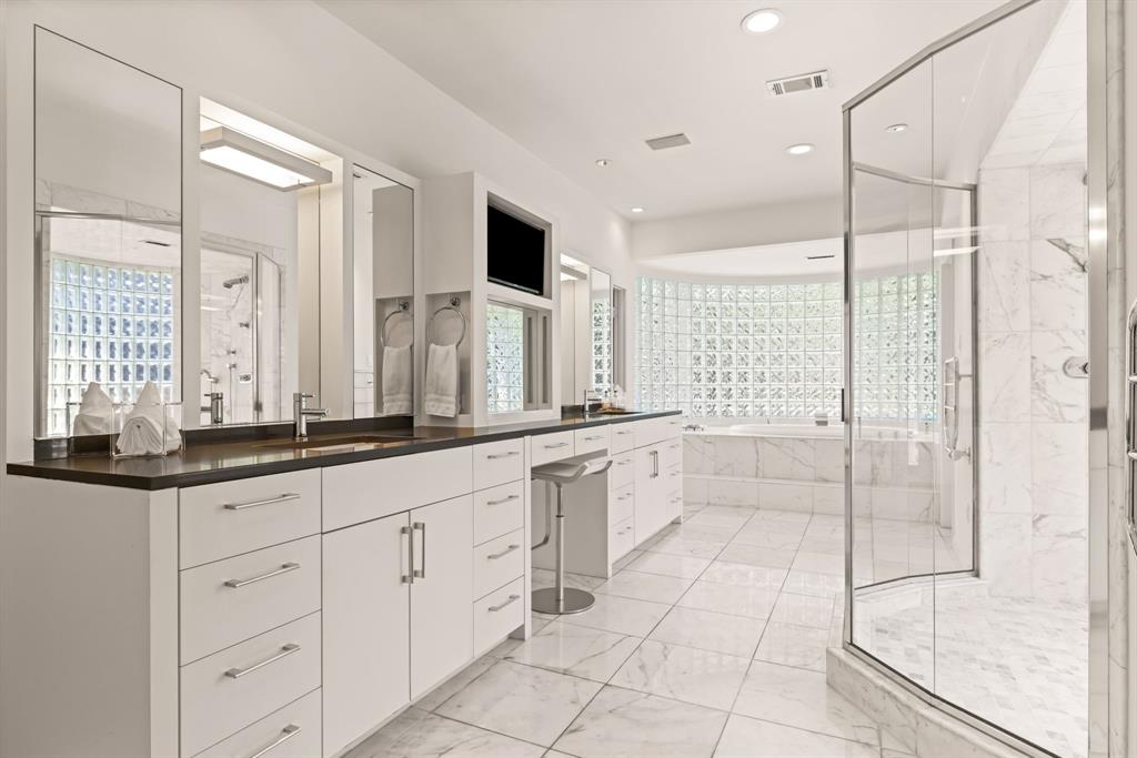 6018 Rose Grove Court Dallas, TX 75248 - Photo 15 of 40