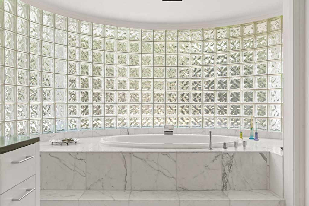 6018 Rose Grove Court Dallas, TX 75248 - Photo 16 of 40