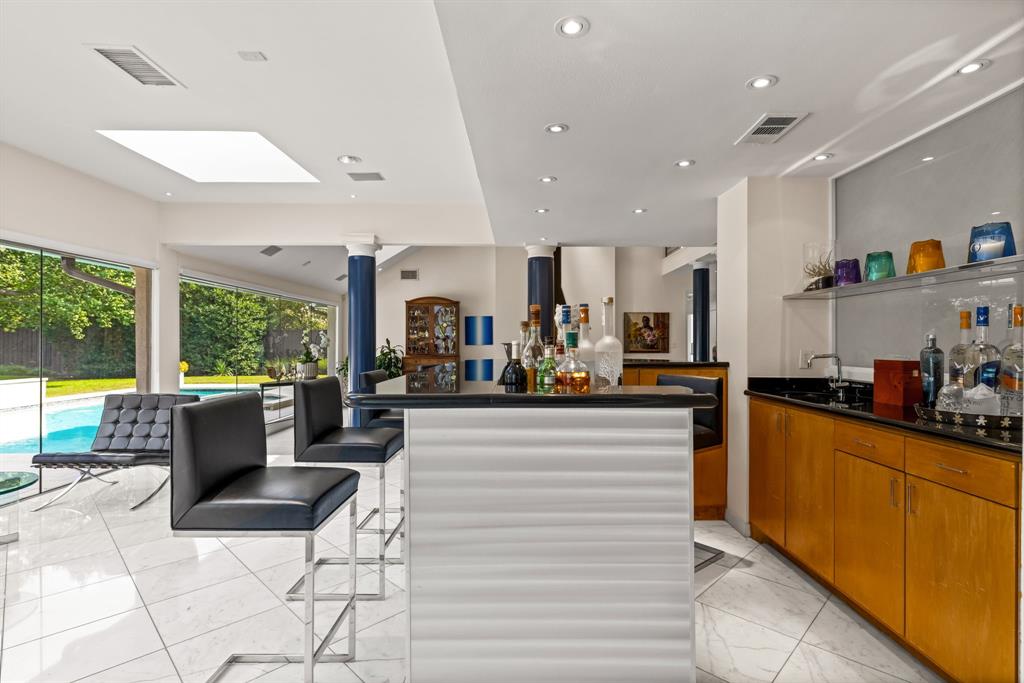 6018 Rose Grove Court Dallas, TX 75248 - Photo 7 of 40