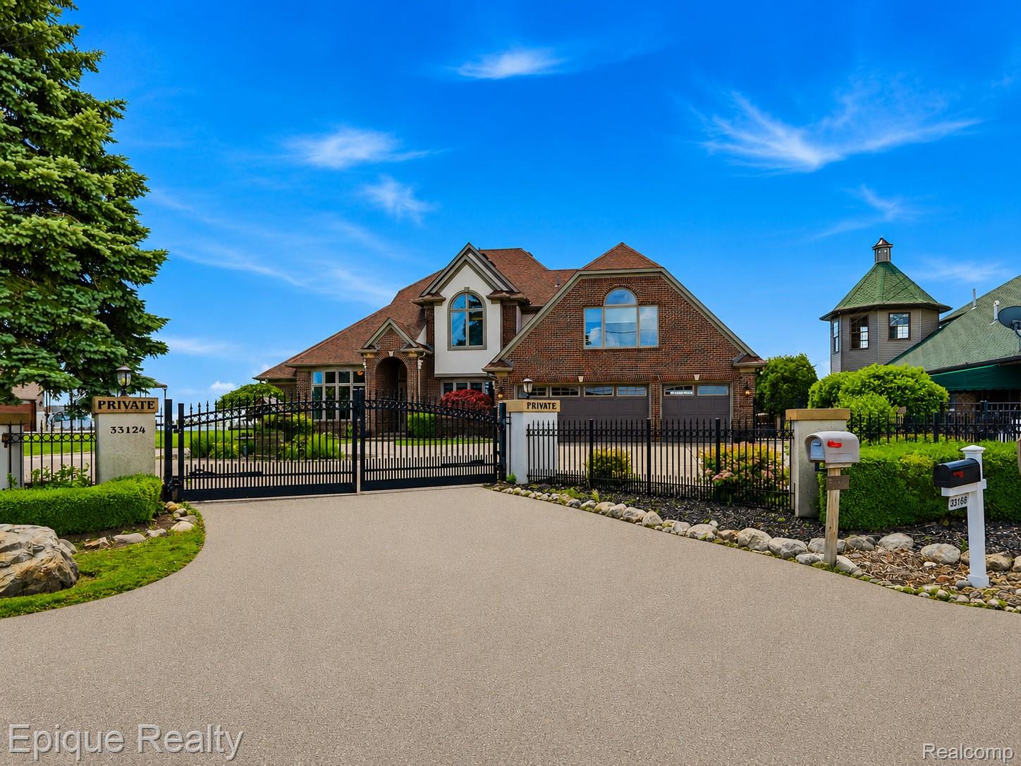 33124 North River Road Harrison Township, MI 48045 - Photo 2 of 77 n river front gate2.jpg