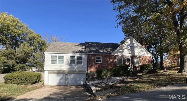 $1,600 | 1 Lakeview Drive, Ferguson, MO 63135