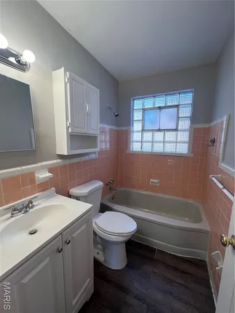 $1,600 | 1 Lakeview Drive, Ferguson, MO 63135