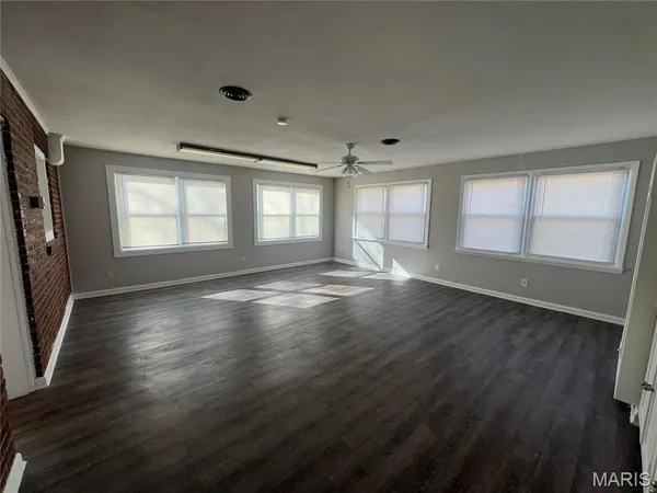 $1,600 | 1 Lakeview Drive, Ferguson, MO 63135