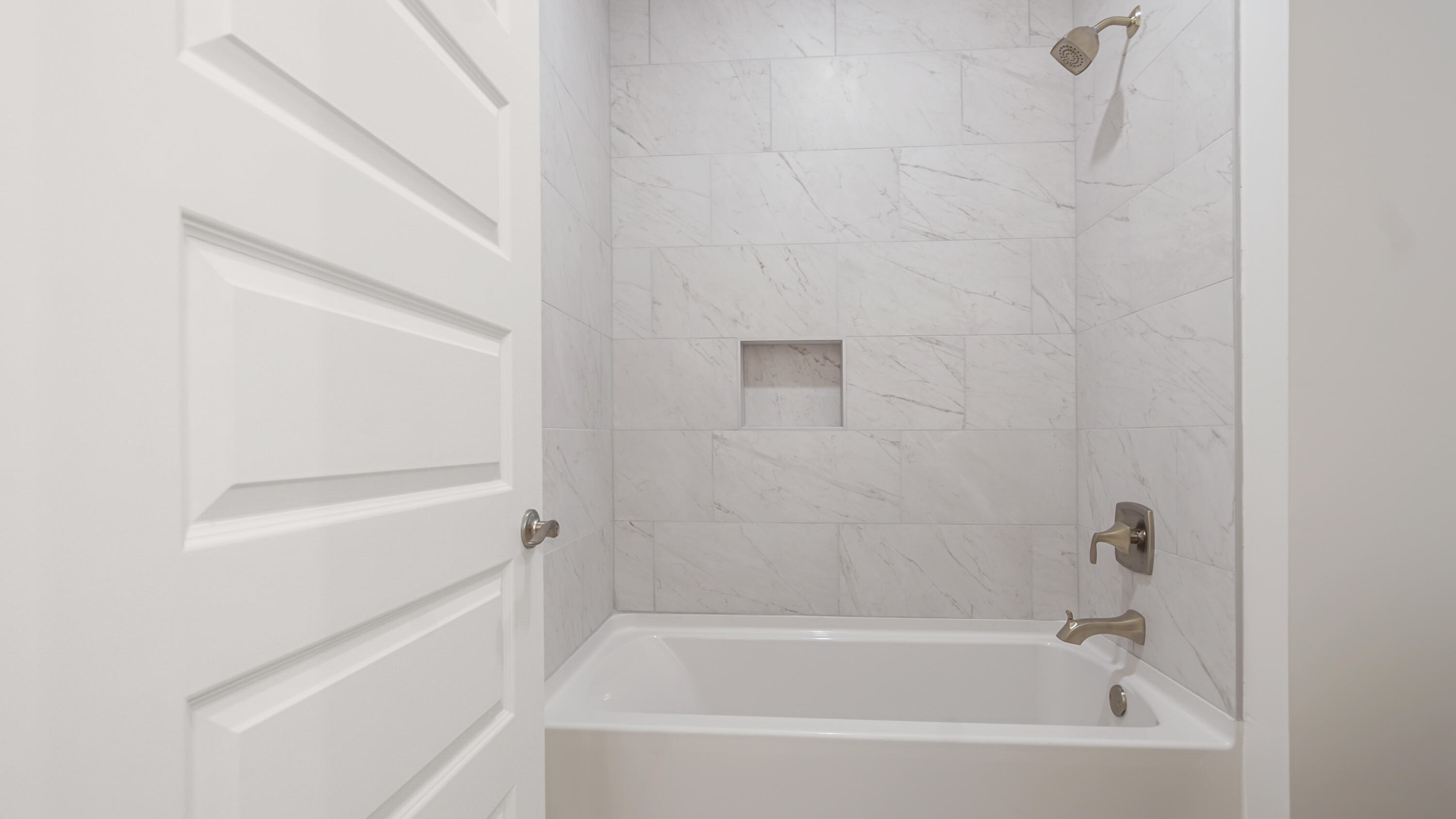 25 Ashwood Drive Santa Rosa Beach, FL 32459 - Photo 47 of 54 a bathroom with a bathtub