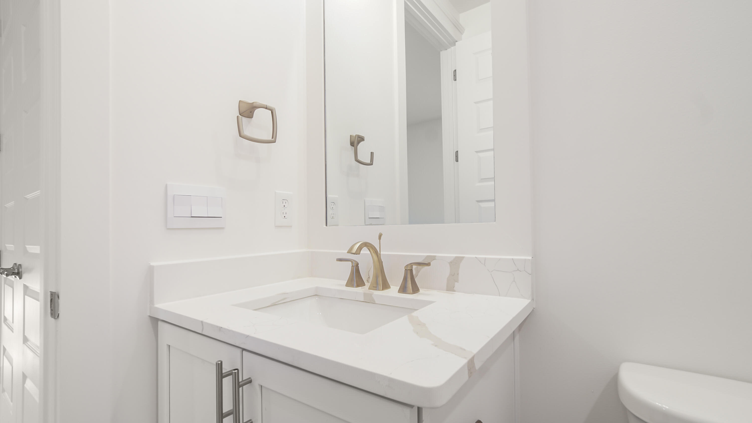25 Ashwood Drive Santa Rosa Beach, FL 32459 - Photo 52 of 54 a bathroom with a sink toilet and mirror