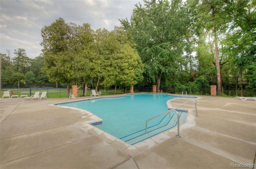 1161 Pine Ridge Court, Unit 143 Rochester Hills, MI 48306 - Photo 35 of 45