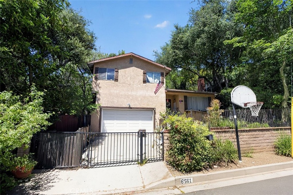 6561 Tokay Road Tujunga, CA 91042 - Photo 2 of 30