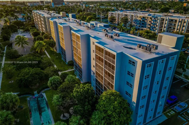 $193,000 | 619 Northeast 14th Avenue, Unit 304, Hallandale Beach, FL 33009