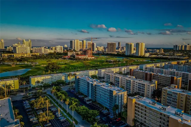 $193,000 | 619 Northeast 14th Avenue, Unit 304, Hallandale Beach, FL 33009