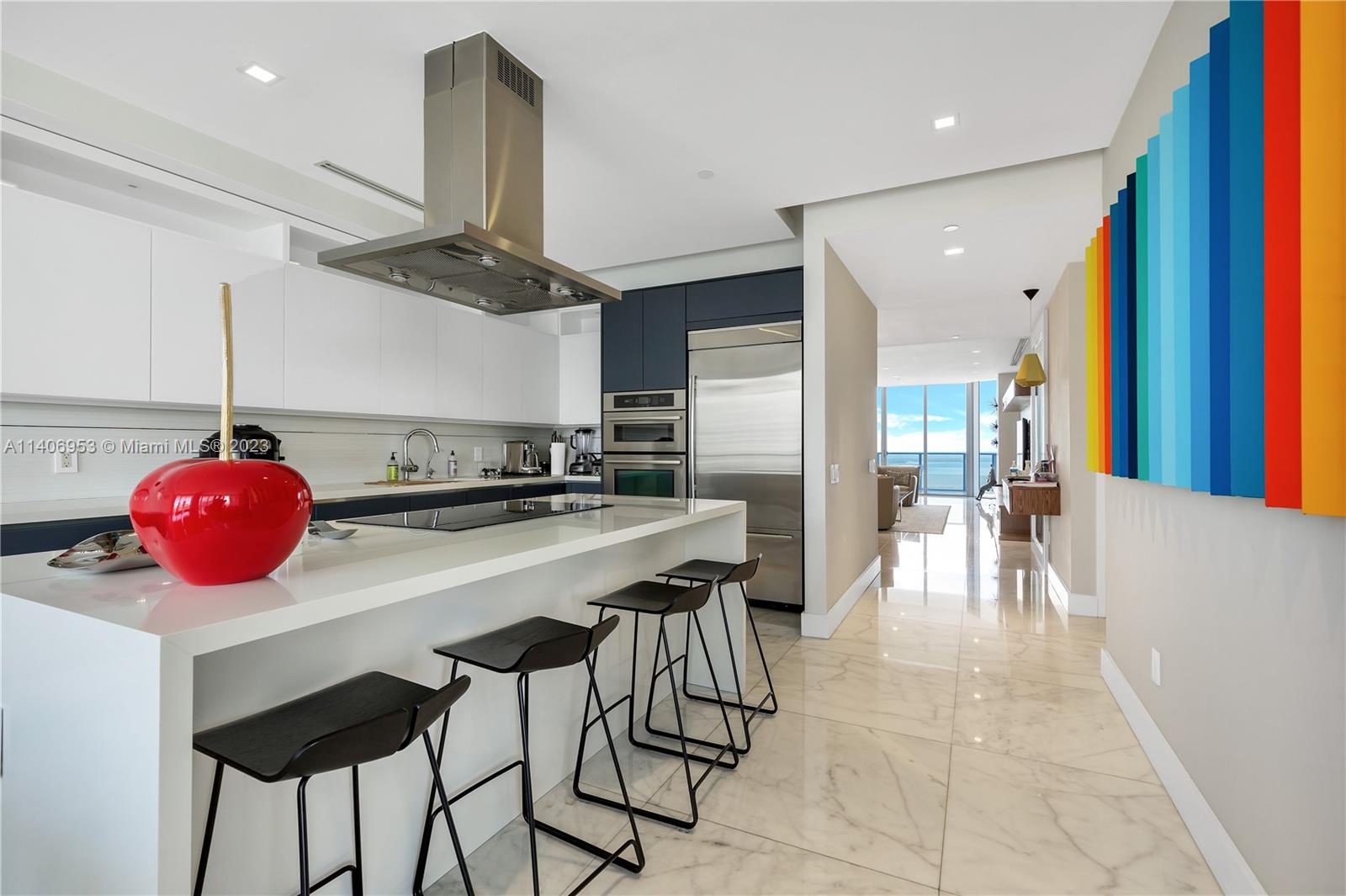 Brickell Miami, FL 33131 - Photo 10 of 41 a kitchen with a table and chairs