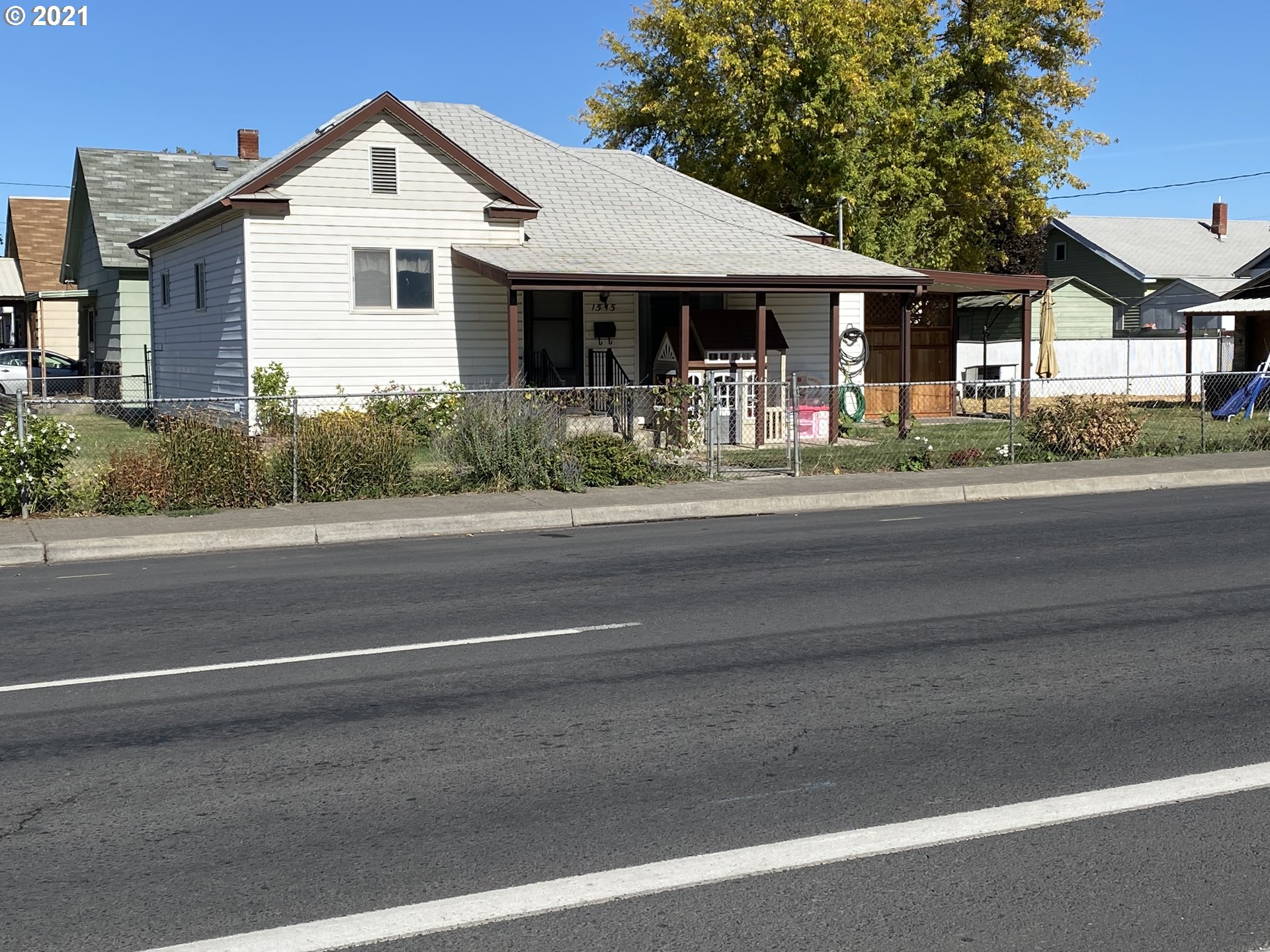1515 Southwest Frazer Avenue Pendleton, OR 97801 - Photo 1 of 11 a front view of a house with a yard